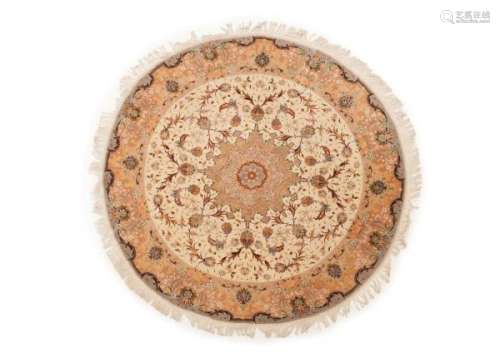 Tapis circulaire Tabriz en laine avec soie, Iran, 2ème moitié du XXème s., à [...]