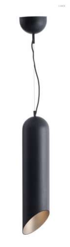 Suspension Pipe Light par Tom Dixon, structure à fût cylindrique en laiton noir [...]