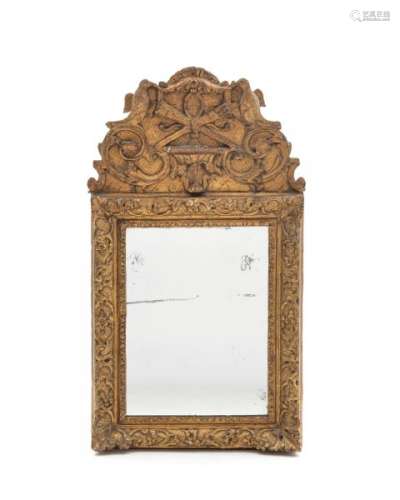 Miroir d'époque Régence, en bois sculpté et doré, l'encadrement à décor [...]