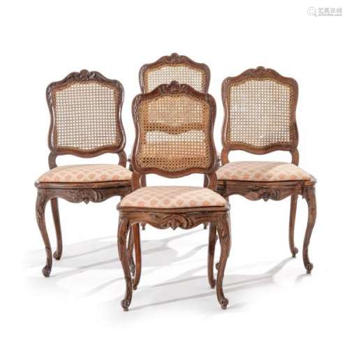 Suite de 5 chaises cannées d'époque Louis XV en hêtre mouluré et sculpté à [...]