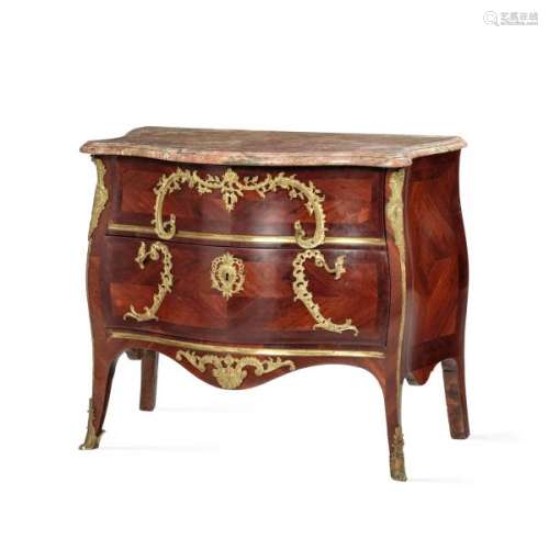 Commode par Mathäus Funk, Berne, milieu XVIIIe s., en placage d'amarante disposé en [...]