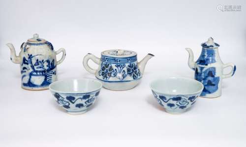 A Mixed Lot of Three Blue and White Porcelain Tea …