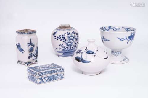 A Mixed Lot of Chinese and Japanese Blue and White…