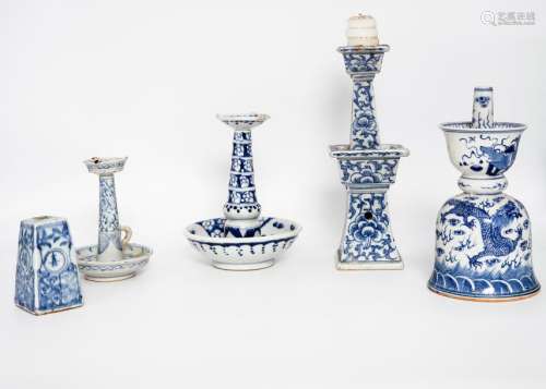 A Mixed Lot of Five Chinese Blue and White Porcela…