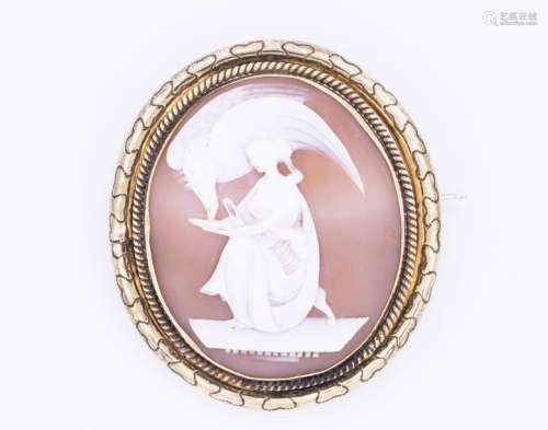 An Fine Antique Gold and Shell Cameo Brooch