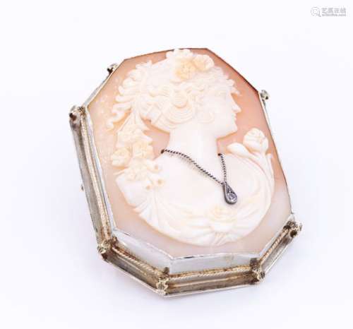 An Antique Gold Shell Cameo and Diamond Brooch/Pen…