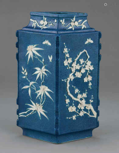 19世纪 炉均釉雕花蝶菱形瓶