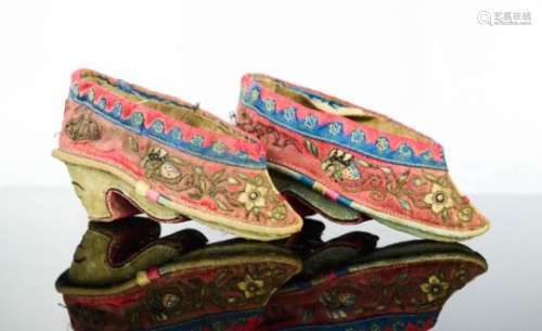 A pair of Chinese votive shoes, late 19th century, embroidered with flowers and butterflies, 8cm