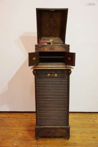 Meuble phonographe Maestrophone. H : 133 cm l : 50…