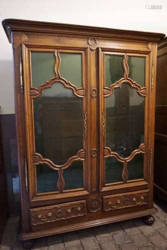 Armoire vitrée en chêne. H : 220 cm L : 145 cm P :…