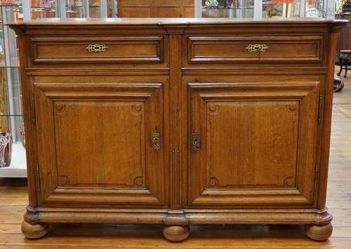 Dressoir régional en chêne. L : 168 cm P : 63 cm H…