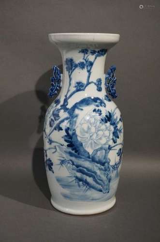 Vase en porcelaine de Chine bleu blanc. H : 45 cm