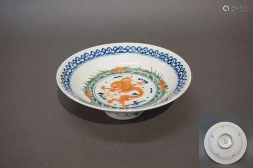 Coupe en porcelaine de Chine polychrome. H : 7 cm …