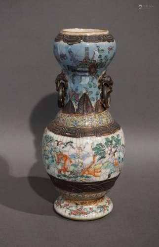 Vase en porcelaine de Chine Nankin. H : 26 cm