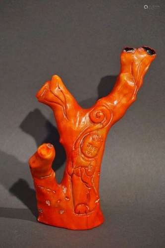 Sculpture en corail. H : 13 cm