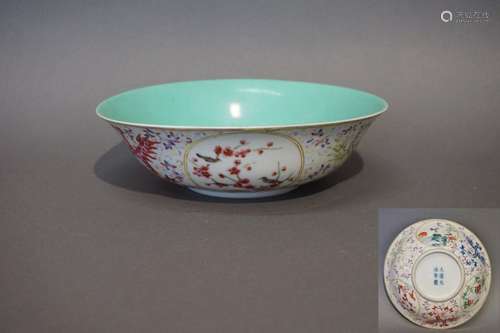 Coupe en porcelaine de Chine polychrome. Diam : 18…