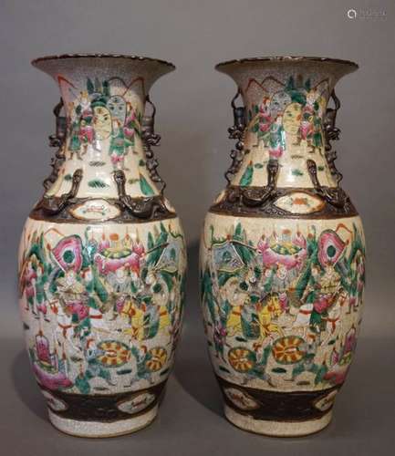 Paires de vases en porcelaine de Chine Nankin. H :…