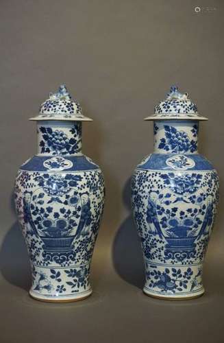 Paire de potiches couvertes en porcelaine de Chine…