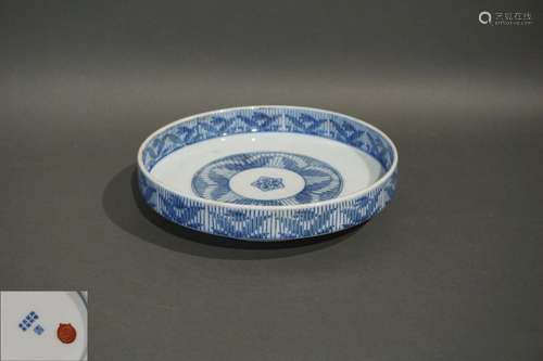 Plat en porcelaine de Chine bleu blanc. Diam : 25 …