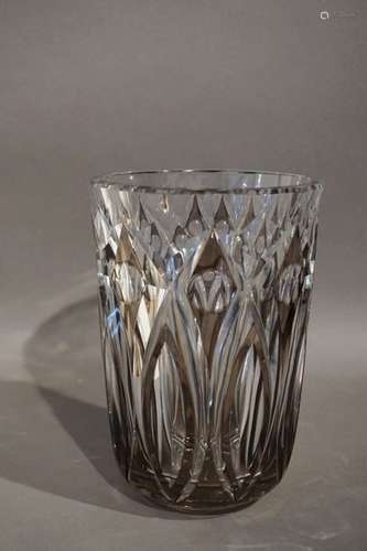 Vase en cristal du Val Saint Lambert doublé brun. …