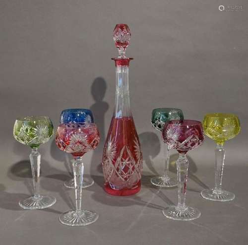 6 verres et 1 carafe en cristal de couleur du Val …