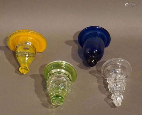 4 abreuvoirs à pinsons en verre. H : + 8 cm