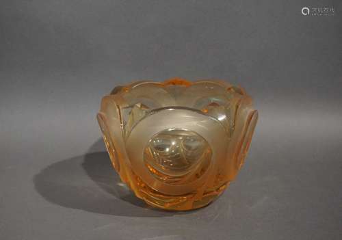 Vase en verre de Bohême. H : 14 cm Diam : 19 cm