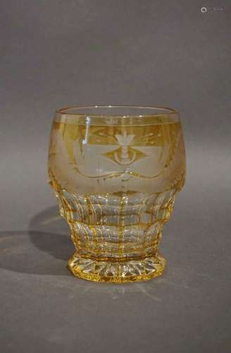 Gobelet en verre de Bohême. H : 12 cm