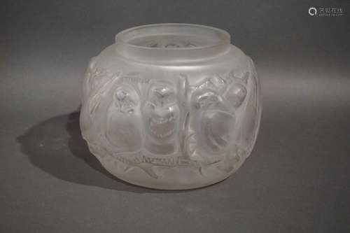 Vase boule signé Muller Frères Lunéville France. D…