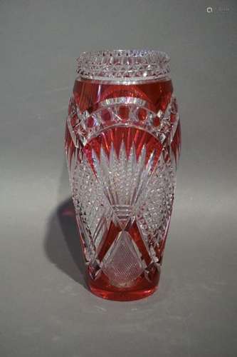 Vase en cristal du Val Saint Lambert doublé rouge.…