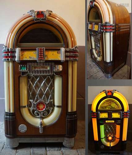 Juke box Wurlitzer. Réplique du modèle 1015 en ver…