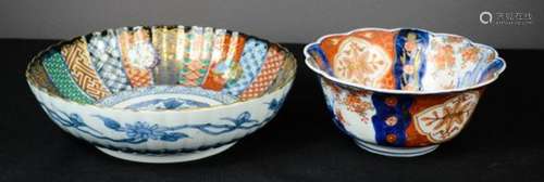 Two Chinese bowls, one with a scalloped edge.