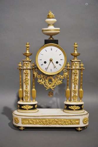 Horloge portique d'époque Louis XVI en marbre blan…