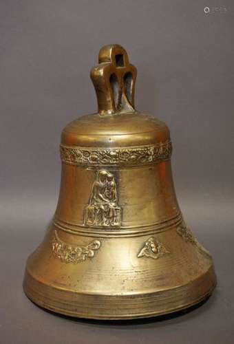 Cloche en bronze. H : 38 cm Diam : 28 cm