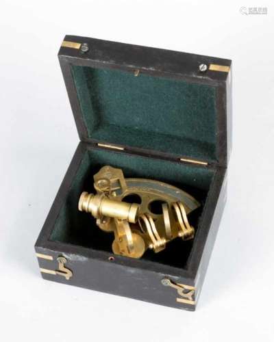 Henry Barrow & Co., London nautical sextant polish with scale and lenses wooden hand grip in