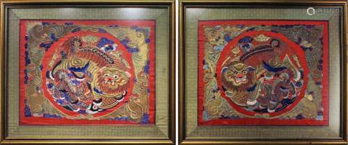 Pair of Gold Silk Embroidery Lion Hanging Qing Dynasty