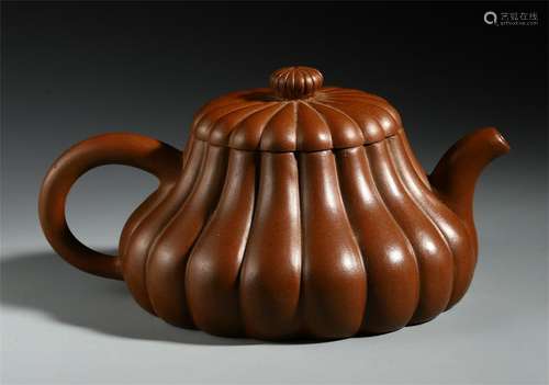 CHINESE YIXING ZISHA RED CLAY TEA POT