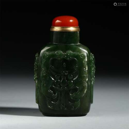 CHINESE SPINACH JADE SNUFF BOTTLE