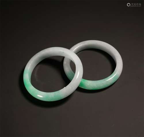 PAIR OF CHINESE JADEITE BANGLES