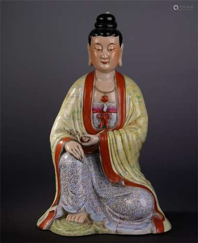 CHINESE PORCELAIN FAMILEL ROSE SEATED GUANYIN