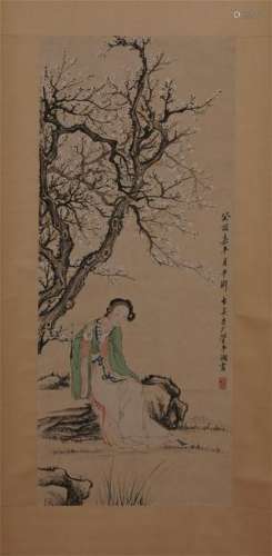 CHINESE SCROLL PAINTING OF SEATED BEAUTY UNDER TREE