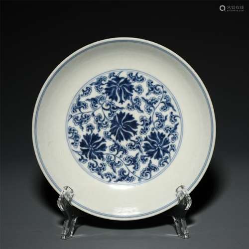 CHINESE PORCELAIN BLUE AND WHITE FLOWER PLATE