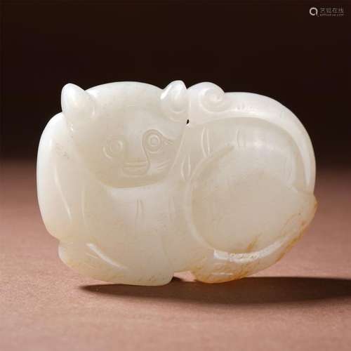 CHINESE WHITE JADE BEAST PENDANT