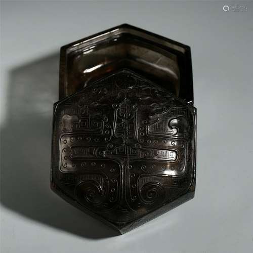 CHINESE PEKING GLASS HEXAGONAL LIDDED BOX