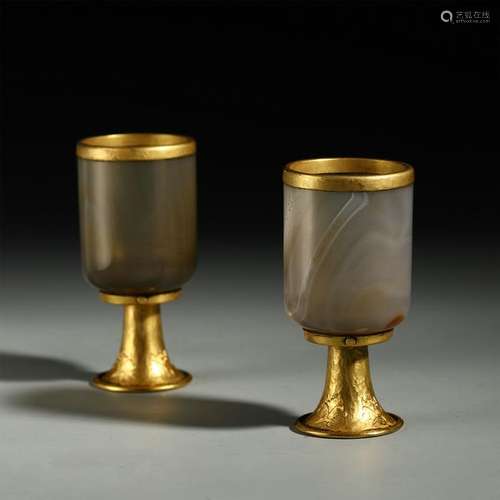 PAIR OF CHINESE GOLD MOUNTED AGATE CUPS