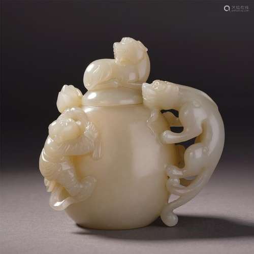 CHINESE GREY JADE BEAST VASE TABLE ITEM