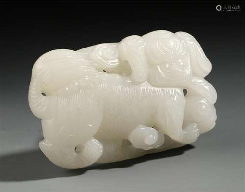 CHINESE WHITE JADE BEAST BELT BUTTON