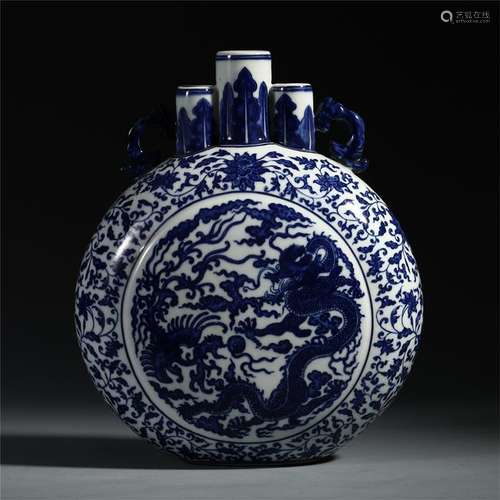 CHINESE PORCELAIN BLUE AND WHITE DRAGON MOONFLASK VASE