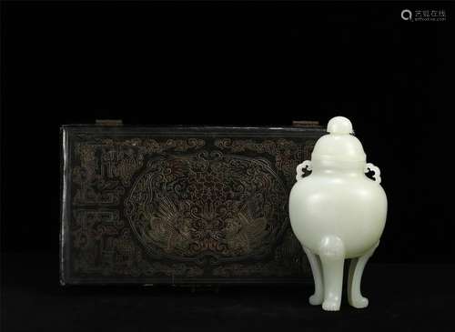 CHINESE CELADON JADE TRIPLE FEET LIDDED CENSER