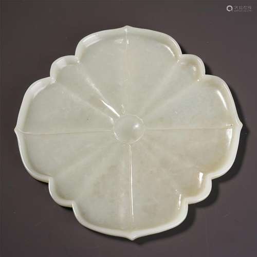 CHINESE GREY JADE FLOWER DISH